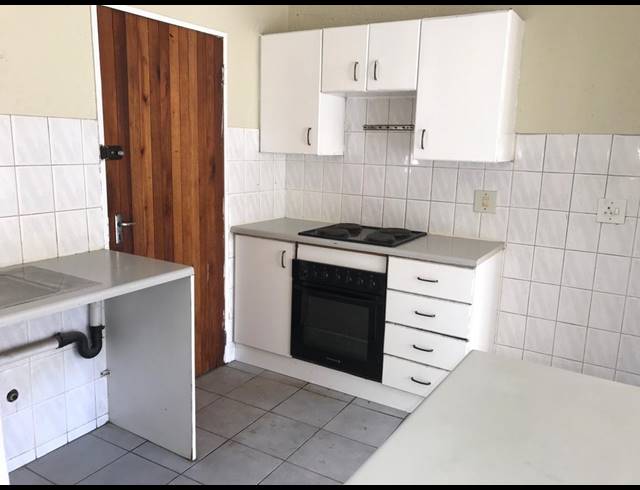 2 BEDROOM TOWNHOUSE RENTED IN GLEN MARAIS